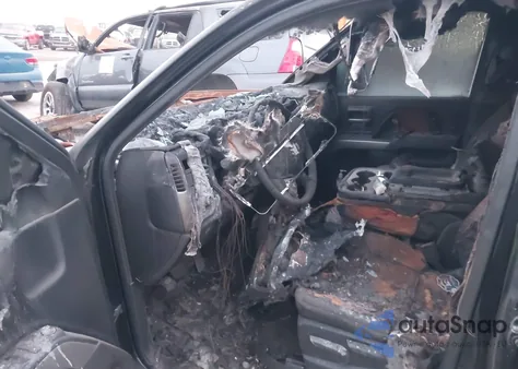 2015 Chevrolet Silverado 1500 1Lt z USA, uszkodzony, nr VIN 1GCRCREC8FZ204541